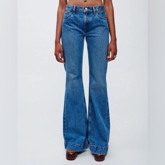 NWT RE/DONE 70s Low Rise Bell Bottom Jeans in Clean Moon Stoned Medium Wash - Picture 3 of 7
